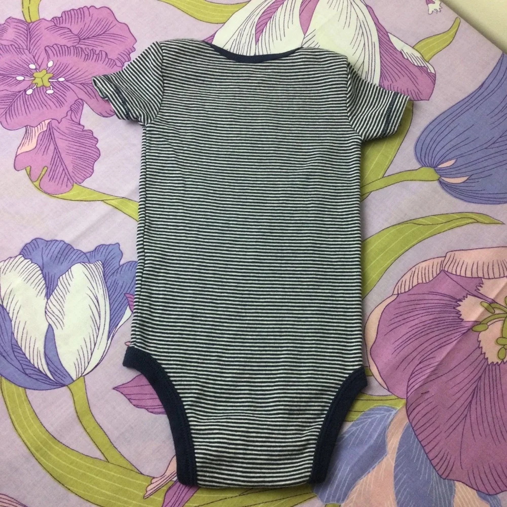 NWOT Carter’s  2 Pz Baby Boy Onesies short sleeves 12M